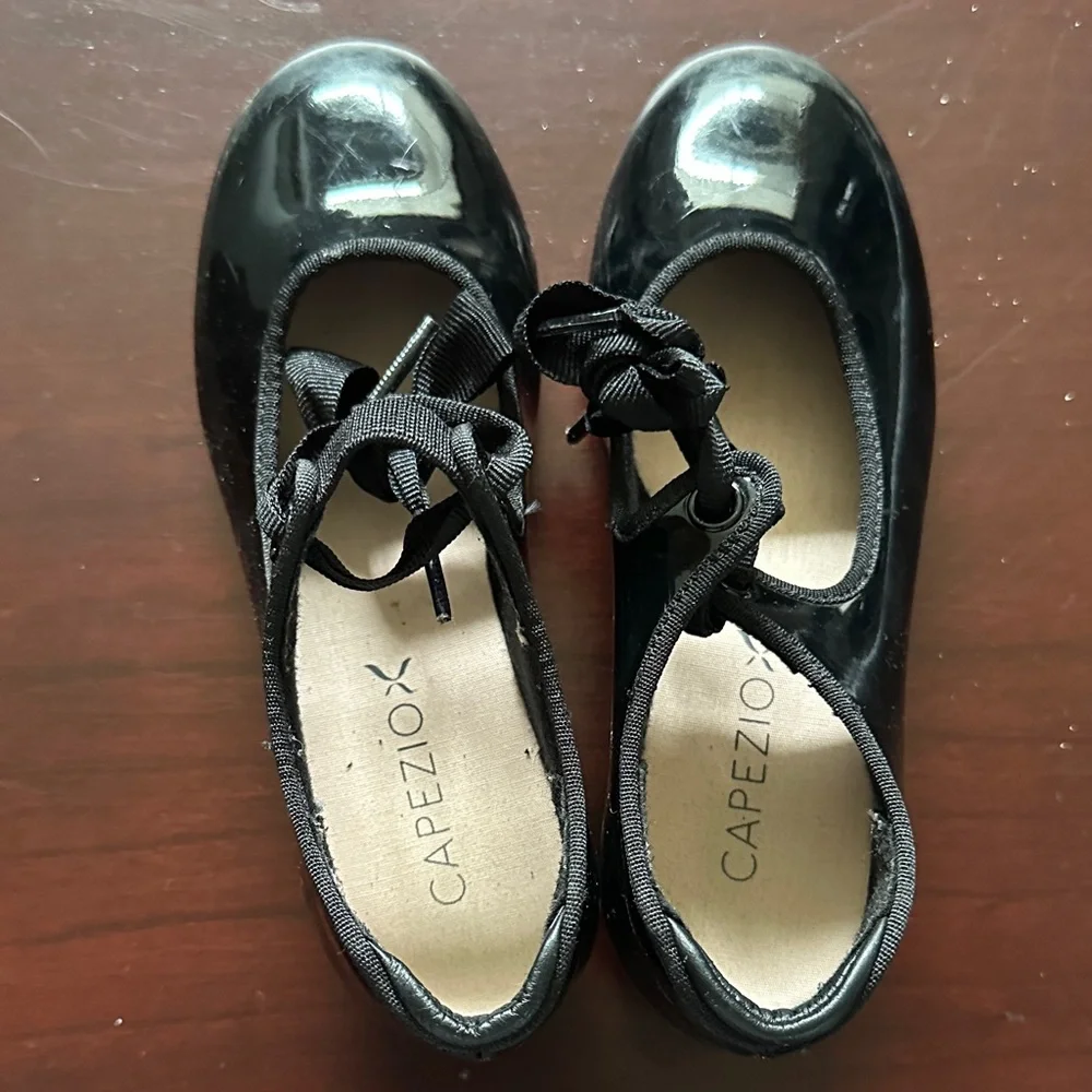 Capezio Black Patent Tap Shoes with Ribbon Laces Size 13M